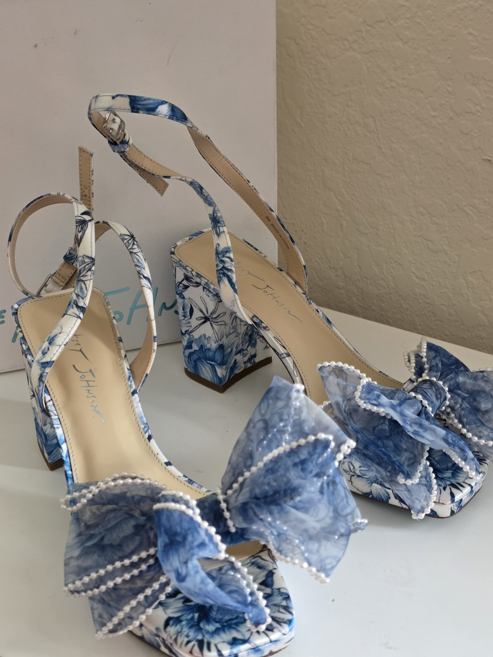 Betsey Johnson Blue Duke Floral Print Oversized Bow Platform Size 8M